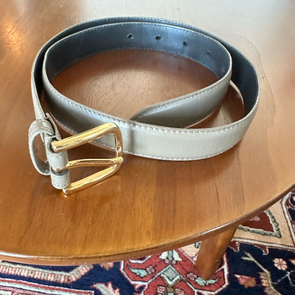 American Apparel grey belt size XS - excellent condition! Gold buckle